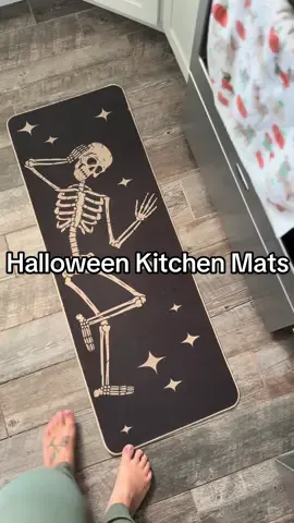 These kitchen mats are perfect for fall & are machine washable!  #halloweendecor #kitchendecor #falldecor #homedecor #spookyseason 