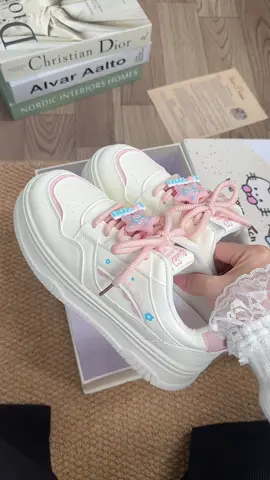Giày thể thao nữ #giaythethao #giaysneaker #giaydep #giaynu #tiemgiaycuanang 