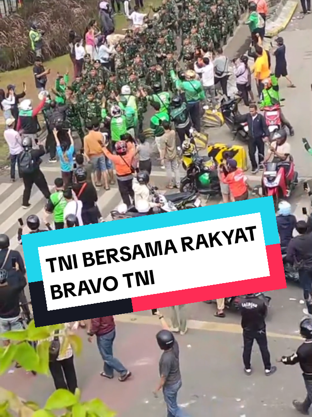 TNI BERSAMA RAKYAT #TNI #bravotni 