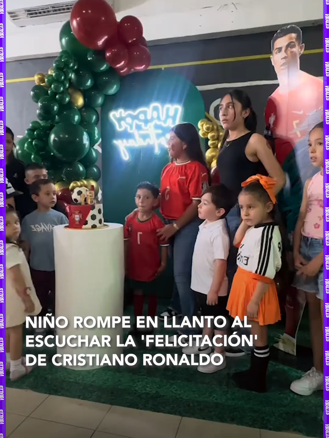 #Virales |  Un pequeño no pudo contener las lágrimas al escuchar la voz de su ídolo, Cristiano Ronaldo, felicitándolo en su cumpleaños 🎂⚽. La emoción fue tan grande que el momento se volvió viral Fuentes: Toño Pruneda ▶️ Más información en www.reduno.com.bo #CR7 #CristianoRonaldo #Viral #Emoción #RedUno