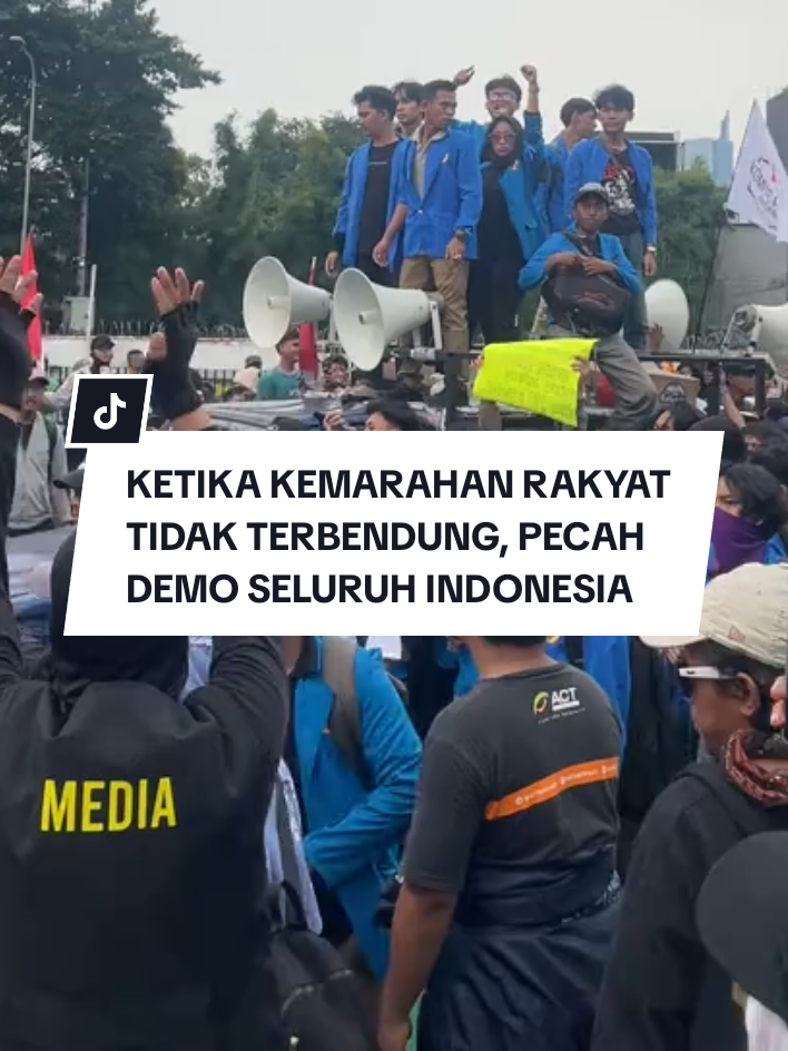 Persatuan Indonesia, Keadilan sosial bagi seluruh rakyat Indonesia, revolusi...!! #mahasiswa #gebrak #demo #pemerintah #membara 
