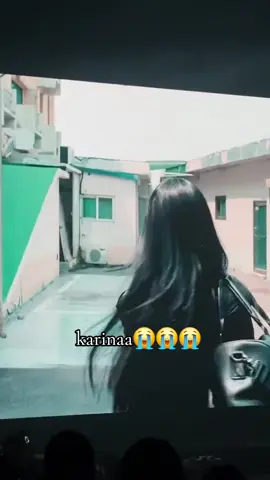 jatoh elegan yahh😭🤣🤣🤣 sumpah nih anak kg pernah ngebosenin ada aja kelakuannya#karinaaespa #karina #yujimin #myaespa #aespa_official 
