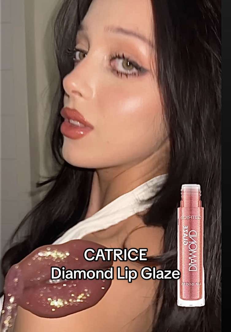 Now I understand why this lip gloss went viral👄✨ #glitterylips #sparklinglipgloss #catrice @Catrice Cosmetics 