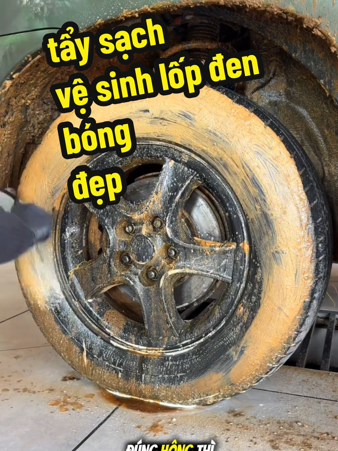 Tẩy sạch đen bóng lốp chỉ nhanh và hiệu quả như ở tiệm đơn giản . 1 chai dùng cả năm #gin47review #gin47 #dungdichtaylop #taylop #ruaxe 