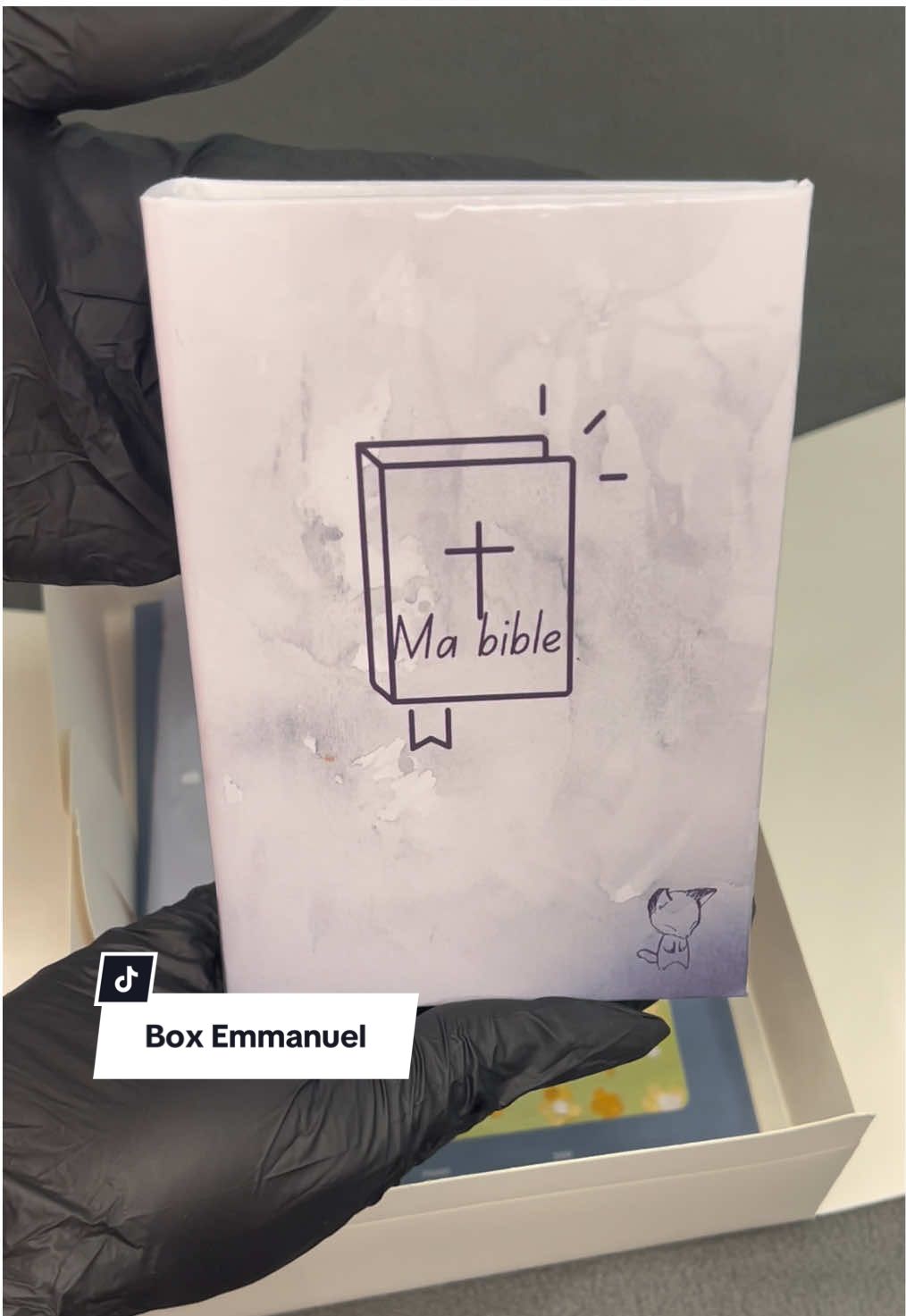 Shalom ☺️!!!  La box EMMANUEL disponible en version féminine (box MARIE) 25🔵🔵🔵fcfa  TEL: +225 0797437372 Livraison possible partout🌍 #boxchretienne #preciousstonebymd #pourtoii #fypviral #tiktokchretien    