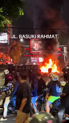 Surabaya malam ini #demo #aksimasa #surabaya #aksidemo 