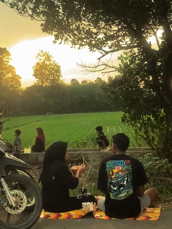 Part #30 Ijin ya mas amat🙏 video sampean ta aplod😊 #kopipinggirsawah #titikkumpulwongtulus #fyp #musikjawa 