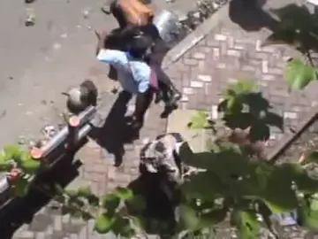 polisi aja sampe di gebukin sama rakyat#fyppppppppppppppppppppppp #demokrasiindonesia #demo#dpr#polisiiiiii