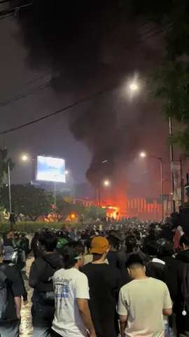 Halte senen jdi tempat amukan masa🥺🥺 #demo #senen #dpr #demonslayer 