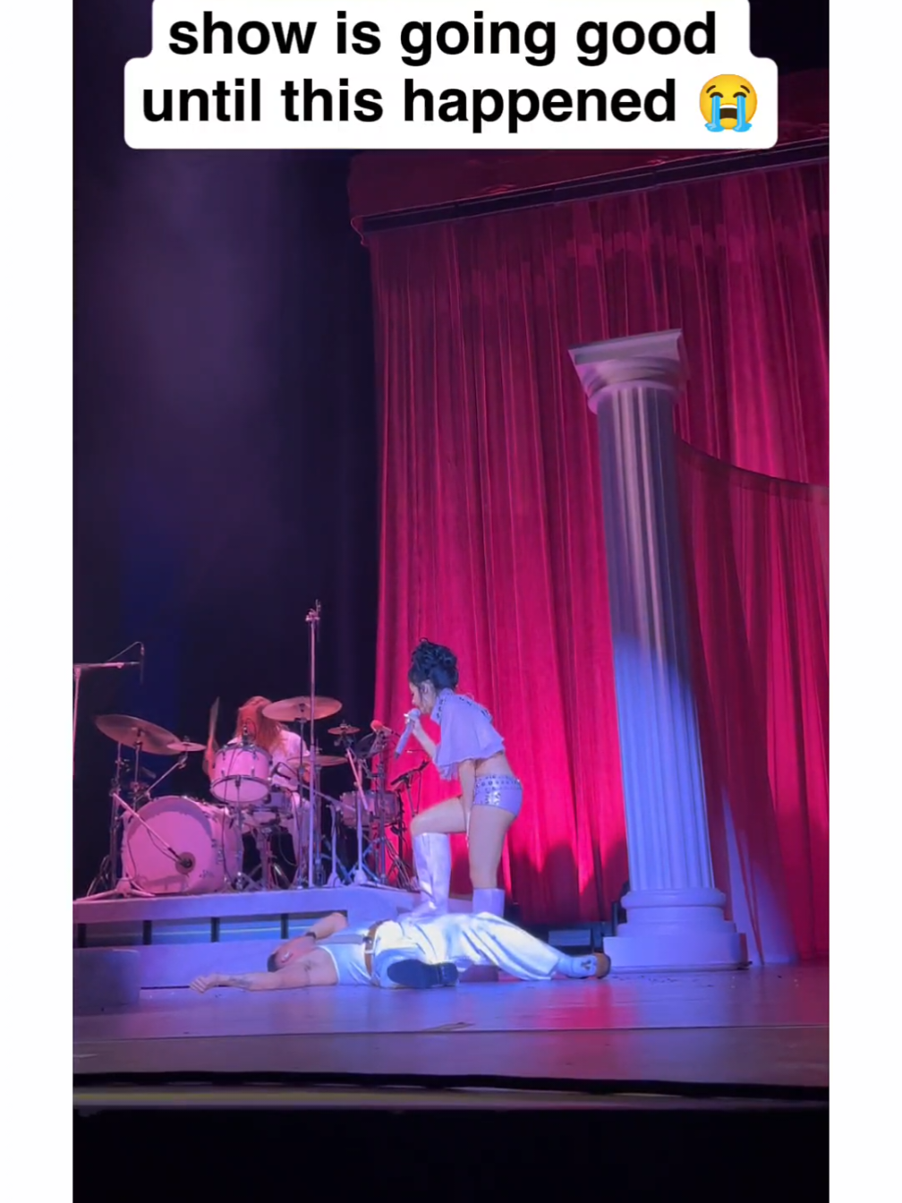 show is going good until this happened #song #jessiemurph #fyp #concerts 