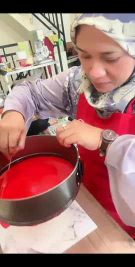 Cake jely viral , uda nyoba 2 kali gagal … Wkwkkw  Keseruan bakerss yaa ginii #elscake #kueultahkudus ###kueviralkudus 