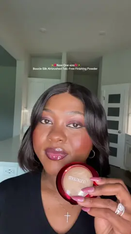 Obsessed with the Boucle finishing powder because it gives an airbrushed silk finish, evens tone, and has a 12 hour long wear💕✨ @ONE SIZE BEAUTY  Available @sephora in 10 flexible shades #makeup #makeuptutorial #BeautyTok #finishingpowder #gifted 