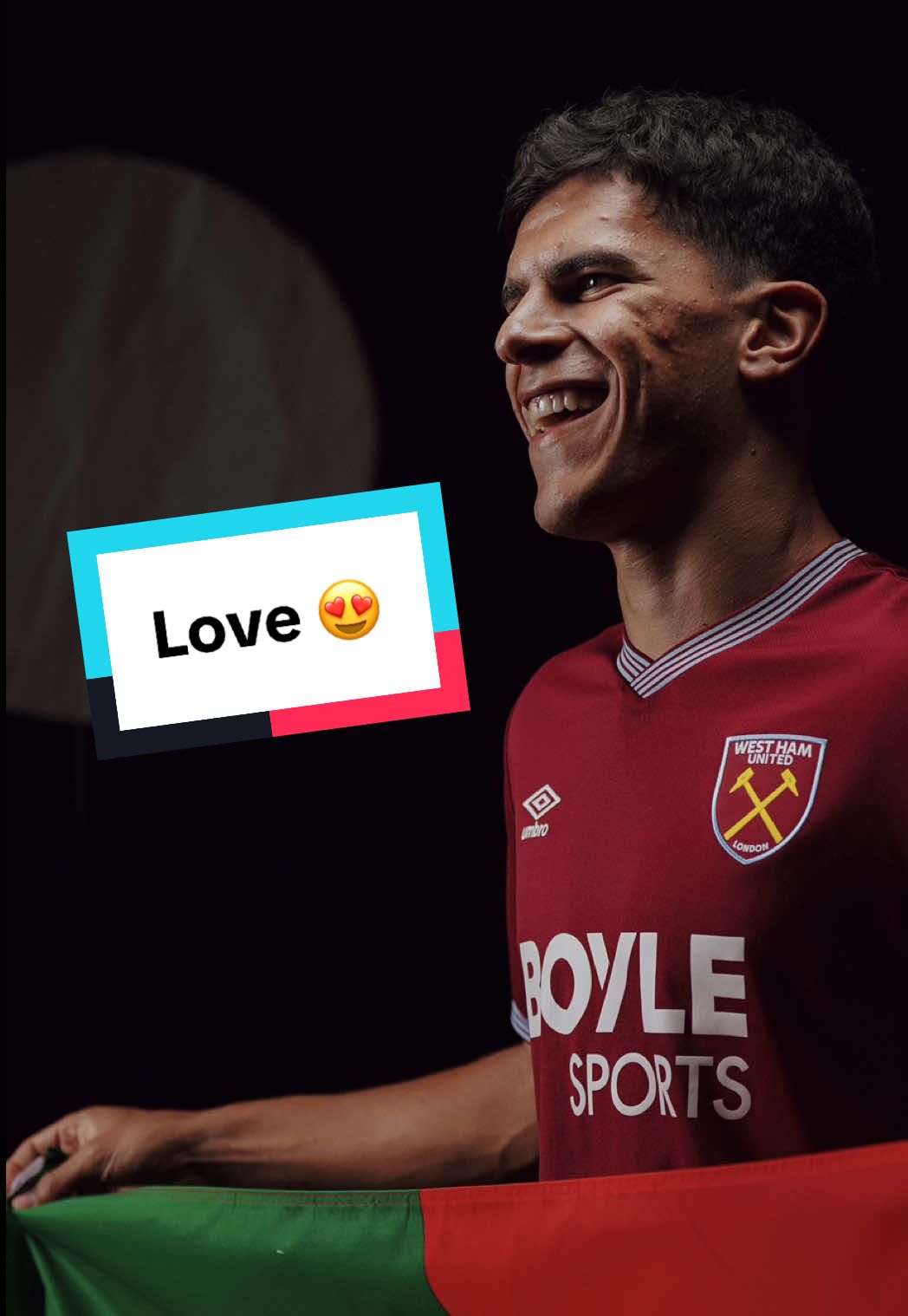Love at first sight 😍                                                 #WestHam #Football #Fernandes