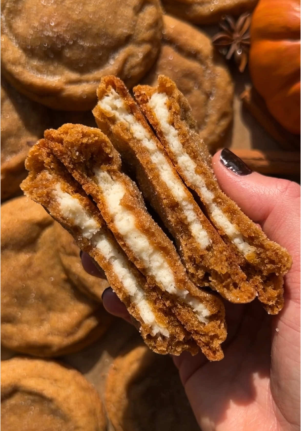 Pumpkin Cheesecake Cookies 🎃✨🧡 Super chewy pumpkin cookies, stuffed with creamy cheesecake filling and rolled in pumpkin spice sugar. The perfect fall cookies! 🧡 #pumpkincookies #cheesecake #pumpkincheesecake 