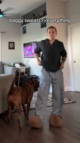 These baggy, oversized cargo sweatpants are SO COMFORTABLE. They’re lined with a fleece like material making them perfect for cold weather! Fall outfits are in full swing hurry and get your ootd! #fallfashion #baggysweatpants #baggyclothes #oversized #tiktokshopfallsale 