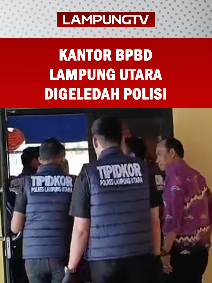 KOTABUMI (29/8/2025) – Unit Tindak Pidana Korupsi Satreskrim Polres Lampung Utara menggeledah Kantor Badan Penanggulangan Bencana Daerah (BPBD), Jumat 29 Agustus 2025 pukul 08.30 WIB. Sejumlah dokumen terkait dugaan korupsi anggaran 2023 disita. Kasat Reskrim Polres Lampung Utara AKP Apffryyadi Pratama bersama Kanit Tipikor Ipda Lucky Atmaja memimpin penggeledahan Kantor BPBD. Kedatangan polisi disambut Kepala BPBD Erwin Syaputra dan Sekretaris Herwan. Erwin baru sebulan menggantikan Nozi Efialis yang saat ini menjabat  Staf Ahli Bupati Lampung Utara. Polisi masuk ruangan kepala BPBD serta Sekretariat Bagian Perencanaan dan Ruangan Bendahara. Sejumlah dokumen penting dalam boks dibawa ke dua mobil oleh anggota Tipikor Polres Lampung Utara. Kepala BPBD Lampung Utara Erwin Syaputra membenarkan kedatangan Unit Tipikor bersama Kasat Reskrim Polres Lampung Utara. Petugas mengambil beberapa dokumen untuk melengkapi perkara dugaan tindak pidana korupsi tahun anggaran 2023. Melalui sambungan telefon, Kasat Reskrim Polres Lampung Utara AKP Apfryyadi Pratama membenarkan penggeledahan Kantor BPBD. Beberapa dokumen terkait perkara yang ditangani Unit Tipikor diamankan. Unit Tipikor Satreskrim Polres Lampung Utara beberapa bulan ini memanggil sejumlah saksi perkara dugaan tindak pidana korupsi anggaran tahun 2022 dan 2023. Mantan Kasubag Keuangan inisial RG dan eks sekretaris inisial IS telah dimintai keterangan. Begitu juga mantan Kepala BPBD inisial NE yang kini menjabat Staf Ahli Bupati Lampung Utara. Selain itu sejumlah staf dan tenaga honorer pun tak luput dari pemanggilan penyidik Tipikor Polres Lampung Utara. Perkara dugaan tindak pidana korupsi saat ini berstatus penyidikan. Penyidik mencari dan mengumpulkan alat bukti guna menetapkan tersangka. @lampungtelevisi.com
