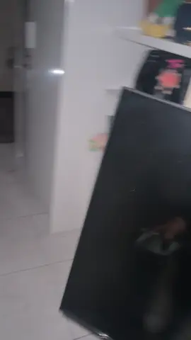 Kejadian hari ini chaos bgt di bandung kebetulan tempat tinggal saya depan gedung dpr , wisma disebelahnya di bakar nah rumah ini sebelah wisma itu , dikit lagi rumah ini kebakar , pemdam kebakaran juga ga dikasi jalan . Selain itu ini rumah udh di jarah sma masa barang2 diambil ini kamar td semua laci2 kebuka dan lintu kamar di didobrak , hp uang dan barang2 lain ya hilang please lah klo demo sm dpr ke dpr aja jgn nge rugiin org2 juga dong #demobandung #dprbandung #demodprbandung #bandunginfo 
