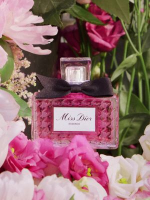 La nouvelle Miss Dior Essence : un sillage intense, sensuel & gourmand imaginé par Francis Kurkdjian