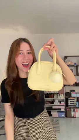 New favorite hand bag/slingbag/crossbody bag from Mossdoom 💖 small bag but can fit our kikay essentials. @MOSSDOOM.PH #bag #handbag #slingbag #mossdoom #mossdoombag 