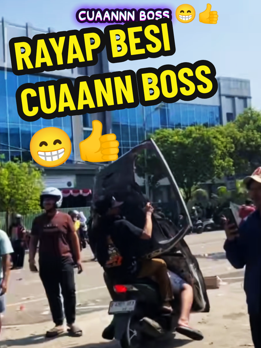 WAH.. CUAN BESI PINTU MOBIL.  #mobilbrimob #mobildepanmakobrimob #demo #ojol #gojek #brimob #polisi #kwitang 