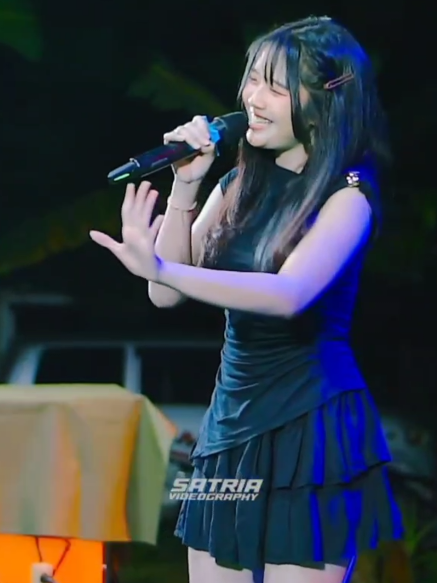 @revadinataa Amelia music #promomakangajian #buleindonesia #orkes #amelia #orkeskudus @amelia.fans19 @PUTU MBAH SAROJO 
