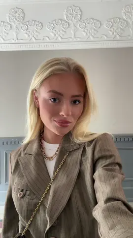 People looked at me as if I were crazy, but that’s the life of an influencer🫣 #fyp #laurasidelmann #dansktiktok 