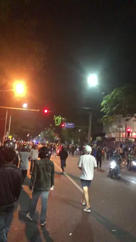 Seeketika menjerit ku kuat melihat mbak nya jatuh😭 #demo #demonslayer  #demonslayeredit #surakarta #29Agustus2025 