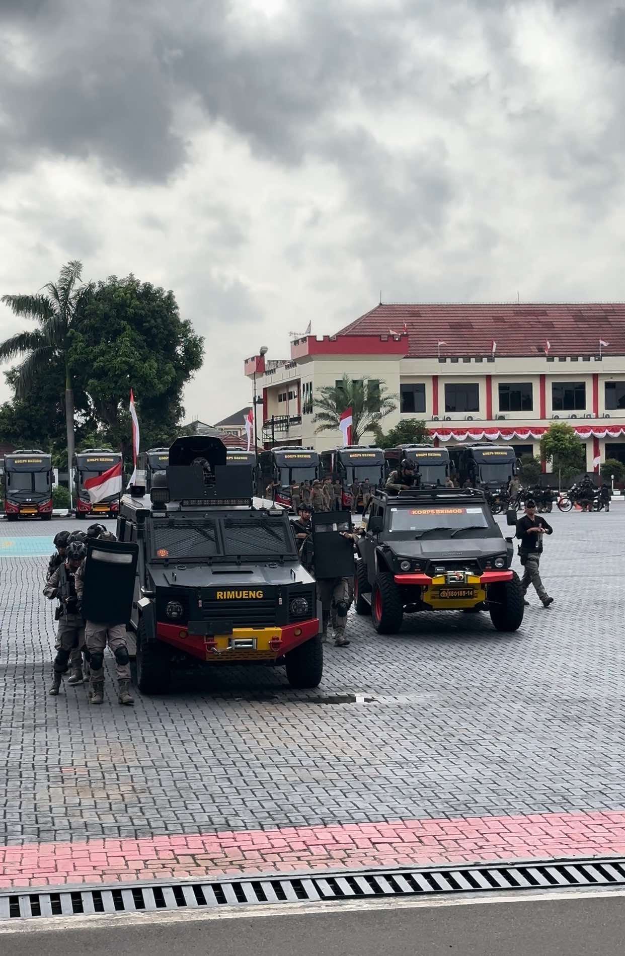 takutu kutu #polri #brimob #gegana