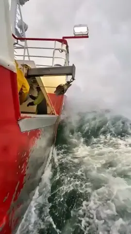 Dengrous moments in north sea 😱  #uktok #uktiktok #uktrend #uk #foryoupage 
