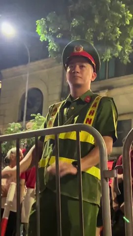 Anh có vợ rồi mn ạ 🤣🤣🤣 nhưng anh vừa đẹp trai cực phẩm mà cái nết còn dễ chịu 😂