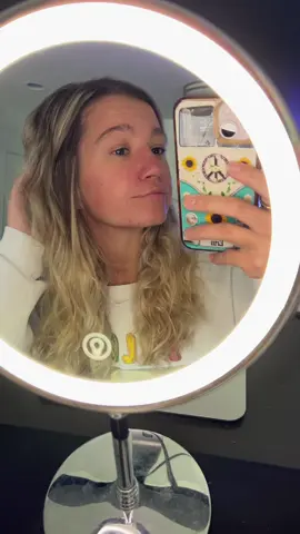 The best my skin has looked in a minutee😍 ((ignore my nails🥲)) copy and paste this link to see all the products that healed me🤩👇 https://benable.com/erinmariee2000/3-products-that-saved-my-skin-after-years-of-struggle-5c #SensitiveSkin #AcneTips #ClearSkinJourney #BenableFinds #creatorsearchinsight #fyp #viral #trending #trendingsong #viralvid 