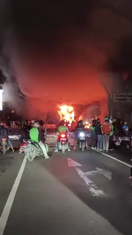 demo yg sangat di sayangkan,karena merusak fasilitas umum #dagobandung