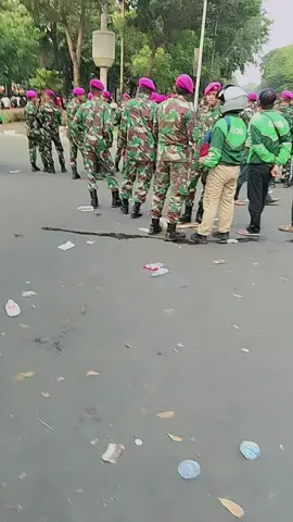 Demo kami di kawal bapak TNI dan MARINIR,🙏🇮🇩🤝 #jakartaviral #jakarta #ojolviral #shopee #trending 
