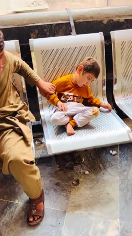 Allah pak as bacha ko sahet dy 