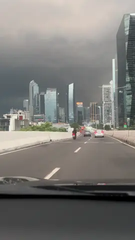 jakarta sore tadi, awan pun berduka🥀🥀