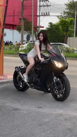 289,000 จบสดลดอีก อยากได้ทักมาหรือโทรมาได้เลยค่ะ ออมดูแลเอง💕🥰 #cbr1000rr #Honda #บิ๊กไบค์ #fyp #ฟีดดดシ 