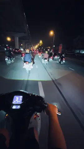 Hà Nội đẹp thật nhưng cũng có nhiều nỗi buồn 😔😔 #CapCut #southvietnamscooterteam🇻🇳 #xuhuong #sh125 #sh160 