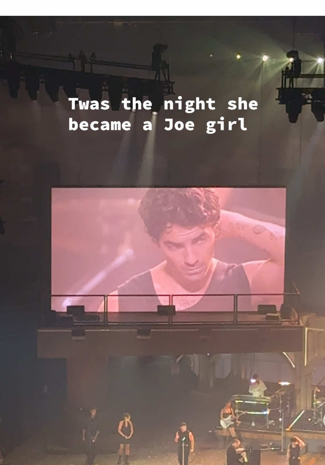 I still love nick but joes swagger & humor got me tonight #needdat #joejonas 