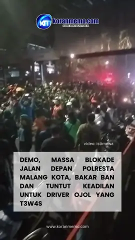 Demo, Massa Blokade Jalan Depan Polresta Malang Kota, Bakar Ban dan Tuntut Keadilan untuk Driver Ojol yang T3w4s Malang, KORANMEMO.COM - Suasana di Kota Malang memanas, Jumat (29/8/2025) malam. Ribuan massa yang terdiri dari pengemudi ojek online (ojol) dan aliansi masyarakat memblokade jalan dan mengepung Mapolresta Malang Kota. Aksi ini digelar sebagai bentuk solidaritas atas meninggalnya Affan Kurniawan, driver ojol yang tewas setelah terlindas mobil barracuda Brimob saat pengamanan demonstrasi di Jakarta. Massa awalnya berkumpul di Alun-Alun Merdeka Kota Malang dalam kegiatan bertajuk “Aksi Solidaritas Mimbar Bebas dan Doa Bersama”.  Mereka mengenakan pakaian serba hitam dan membawa berbagai poster yang mengecam tindakan aparat. Salah satu poster bertuliskan: “Affan Kurniawan Bukan yang Pertama! Aparatur Negara Ini Selalu Menggunakan Kekerasan untuk Melanggengkan Kekuasaan, Adili Para Penjahat Kemanusiaan.” Tidak hanya itu, coretan “ACAB” terpampang pada banner putih yang ditempelkan di air mancur Alun-Alun Merdeka, menandakan kemarahan massa terhadap tindakan represif aparat. Usai berdoa dan berorasi di alun-alun, massa bergerak menuju Mapolresta Malang Kota. Sesampainya di depan kantor polisi, mereka memblokade Jalan Jaksa Agung Suprapto dan membakar ban. Akibatnya, arus lalu lintas lumpuh total dan menimbulkan kemacetan parah. Kapolresta Malang Kota Kombes Pol Nanang Haryono akhirnya turun menemui massa. Ia menegaskan bahwa proses hukum terhadap insiden tersebut tengah berjalan dan Kapolri telah berkomitmen menindak tegas pelaku. “Proses hukum sedang berjalan. Bapak Kapolri akan menindak tegas tindakan itu,” ujarnya di hadapan massa. Namun, pernyataan itu tak mampu meredakan amarah. Massa terus meneriakkan yel-yel perlawanan hingga nyaris terjadi ketegangan dengan aparat. Hingga malam hari, blokade jalan di depan Mapolresta Malang Kota masih berlangsung. Situasi tetap panas karena massa membakar sejumlah benda di lokasi aksi. Reporter :Arief Juli Prabowo Editor: Gimo Hadiwibowo  #fyp #fyppppppppppppppppppppppp #berita #beritamalang #malang #malang24jam #demonstrasi #polrestamalangkota #demomalang #demo