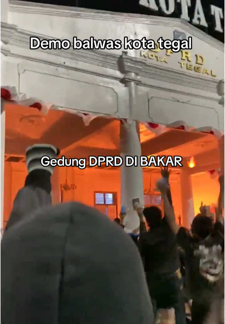 ya allah 😭😭 Lekas membaik negriku 🇲🇨  #demotegal  #balwastegal  #demo  #dprd  #dprdtegal  #fyppppppppppppppppppppppp  #kotategal 