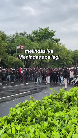 Iyakan haaha#fyp #surakarta24jam #demo #polisimengayomi #viral 