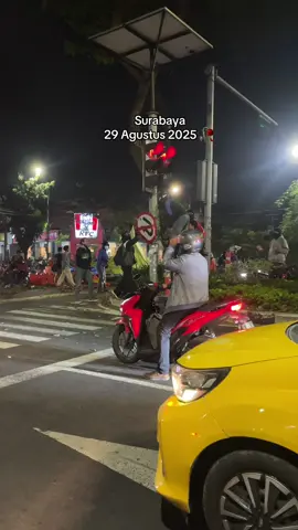 lagi lagii demoiii #surabaya #surabayaterkini #surabaya24jam 