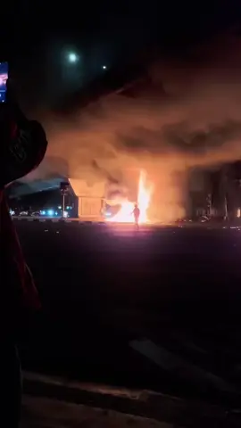🚨BREAKING NEWS‼️ Kawasan jembatan Cikapayang malam ini, Jumat (29/8/2025). 🎥 @sahabat_henhen  #radarbandung #bandung #demo #trending 