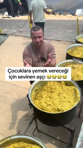 #çocuklara yemek vereceği için sevinen aşçı #gaze 