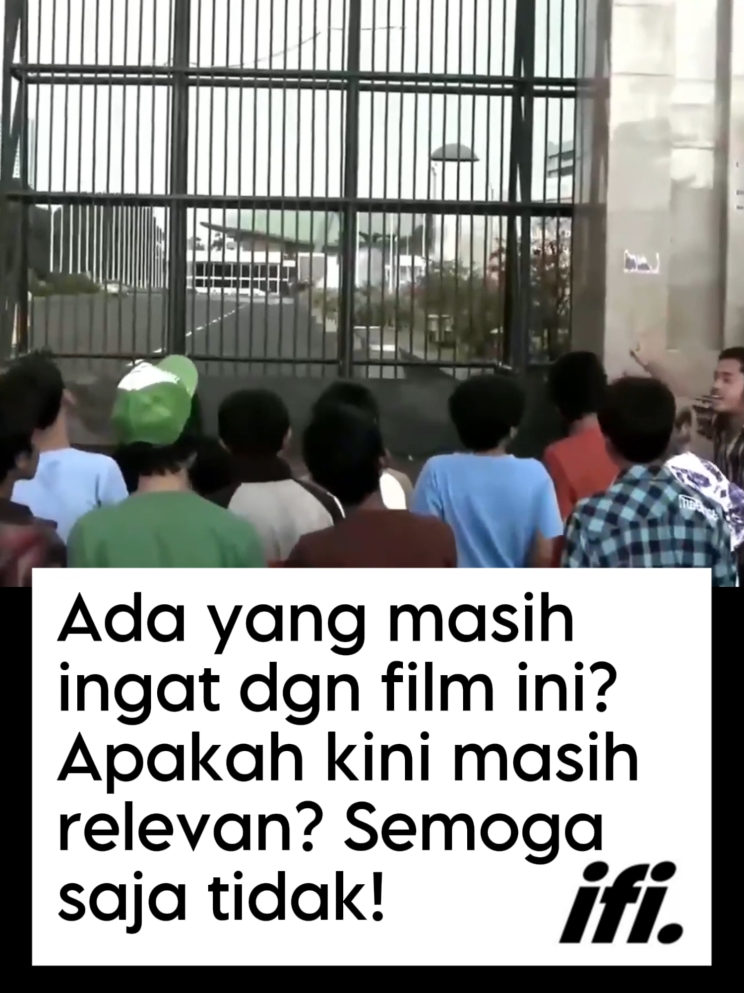 Film “Alangkah Lucunya Negeri Ini” pertama kali hadir tahun 2010, menyingkap sisi lain negeri ini dengan cerita yang menggelitik sekaligus menyindir. Kini, lebih dari satu dekade berlalu, film ini kembali mencuat ke permukaan. Yang bikin kita berpikir: apakah pesan dalam film ini masih berlaku untuk hari ini? Apakah sistem, realita sosial, dan problematika masyarakat sudah banyak berubah, atau kita masih tertawa getir pada hal yang sama? Mungkin inilah bukti, bahwa satire tak pernah benar-benar mati. #infofilm #alangkahlucunyanegeriini #film2010 #deddymizwar #rezarahadian #fypp