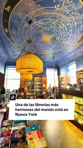 ¿Sabías que en Nueva York, hay una de las librerías más hermosas del mundo? Albertine está en 972 5th Ave, New York, NY 10075. Acaba de ser incluida en el top 10 mundial de las librerías más bellas del mundo por la organización 1000 libraries. Explora este joya literaria en una gran mansión, con libros en inglés y francés, entre arte y un hermoso techo galáctico en el segundo piso. Etiqueta con quién te gustaría ir, y si te gustó este video, dale like y sígueme para más joyas escondidas en Nueva York. #nycthingstodo #nychiddengems #booklovers #nycbucketlist #manhattan 
