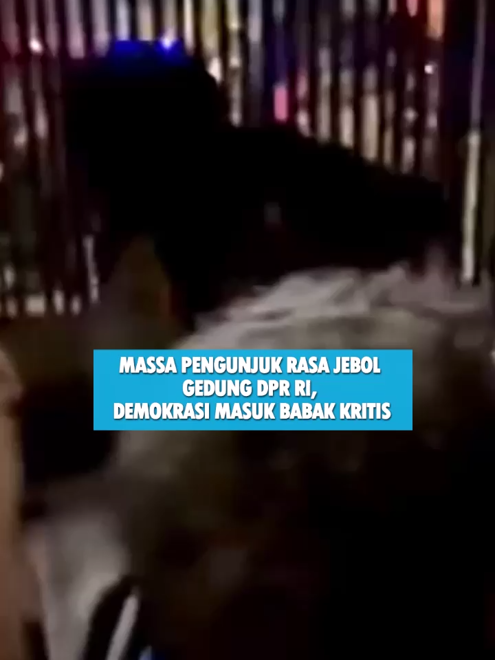 MASSA PENGUNJUK RASA JEBOL GEDUNG DPR RI, DEMOKRASI MASUK BABAK KRITIS #MassaPengunjukRasa #GedungDPRRI #DemokrasiMasukBabakKritis #Demonstran #Jebol #PagarGerbangUtama #TNI #Polri #SNN #SIBNewsNetwork #sibtv #news