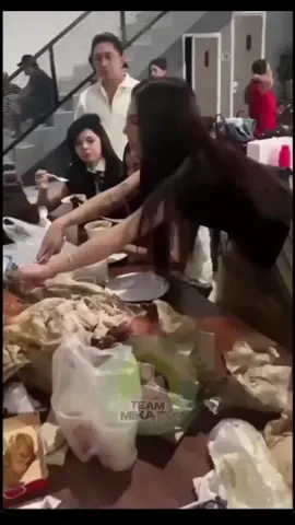 Ang cutie ni mik-mik yong ulo Ng Lechon gustong e take home para gagawin daw niyang Lechon paksiw oh Diba makikita mong very natural and walang ka Arte-arte si Akim 😂😂😂 Isa sa favorite food niya ata Lechon eh #mikasalamanca #breka #mikbrent #pbb credit to the owner 