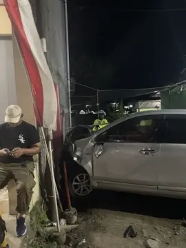 kecelakaan malam ini terjadi di garut tepatnya di jalan garut bandung kadungora#garut #lakalantashariini #police #fyppppppppppppppppppppppp #fouryoupage 