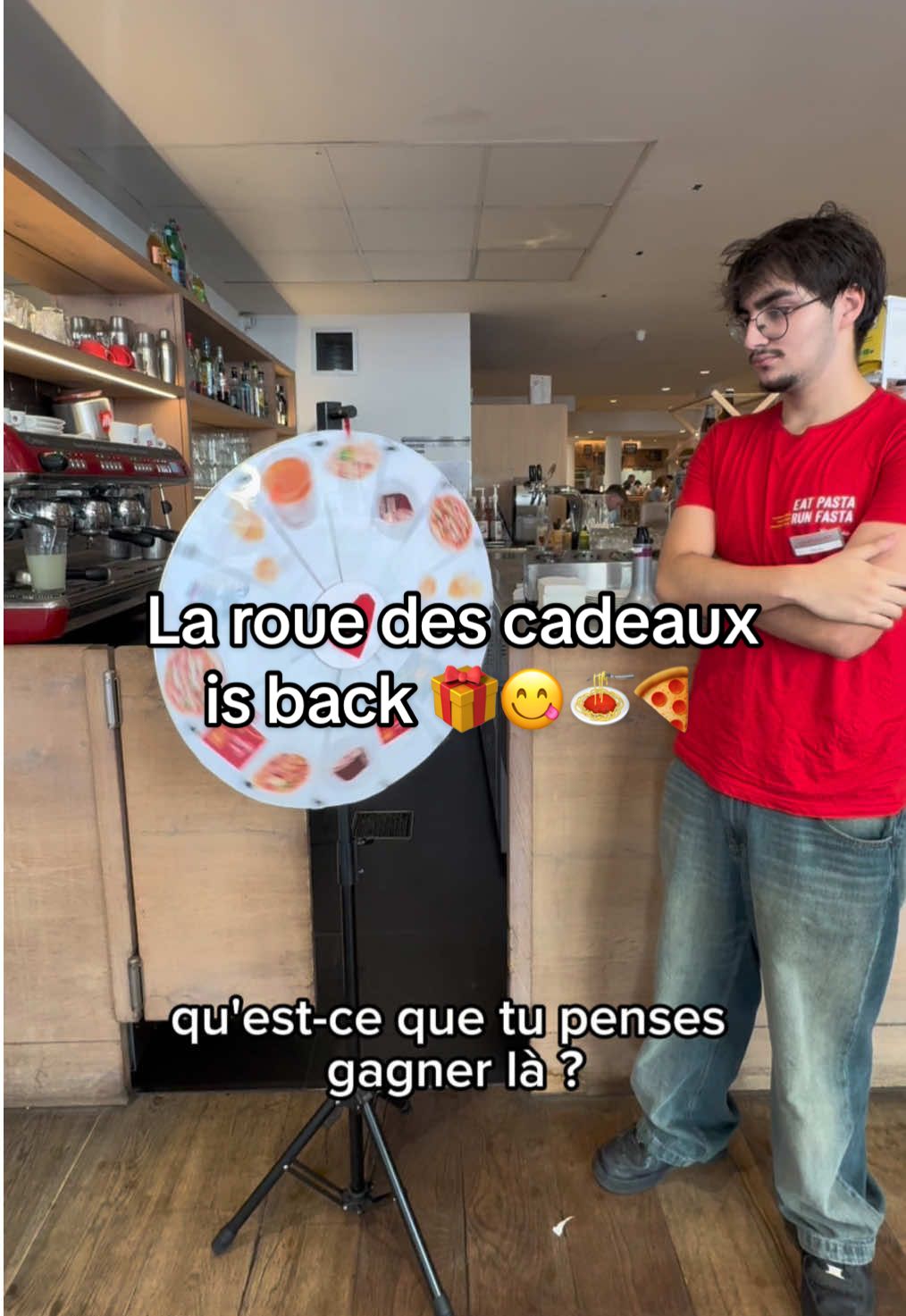Vous voulez la voir dans quelle ville la prochaine roue des cadeaux ? 😋🎁 #gift #vapiano #saveursdusoleil #italianfood #restaurant 